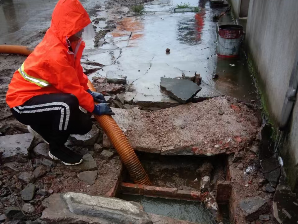 寒亭专业清理污水池 炜誉市政以规范流程守护城市 “肠道”