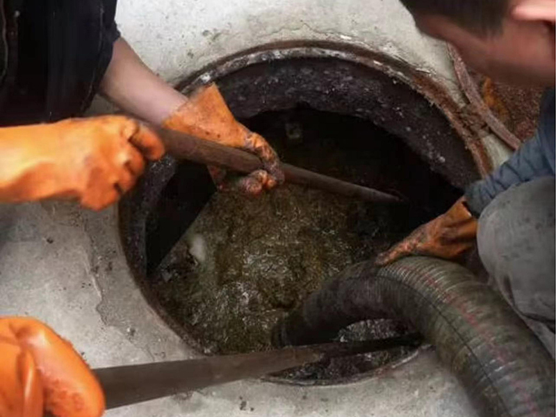 寒亭清理化粪池时如何避免沼气的危害？